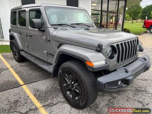 Used 2022 Jeep Wrangler Unlimited Sahara AWD/4WD image 2