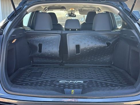 Used 2021 Toyota C-HR Limited image 27