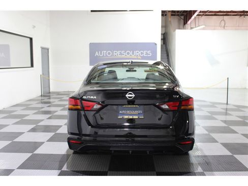 Used 2025 Nissan Altima 2.5 SV image 5