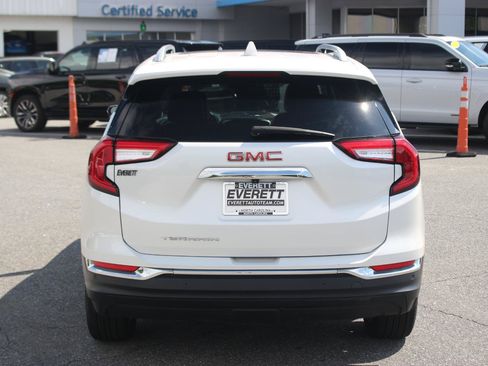 Used 2022 GMC Terrain SLT w/ Infotainment Package II FWD image 6