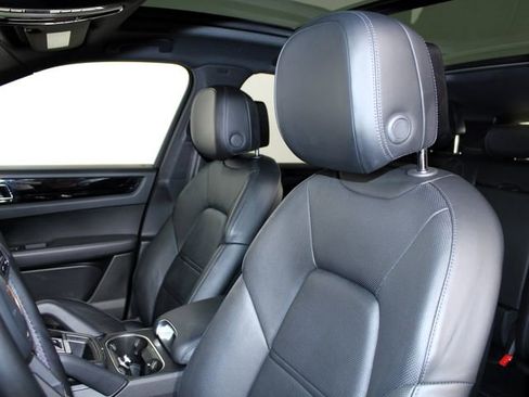 Certified 2023 Porsche Cayenne w/ Premium Package AWD/4WD image 20