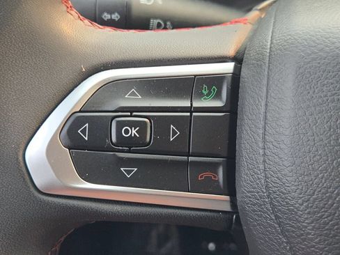 Used 2025 Jeep Compass Trailhawk AWD/4WD image 29