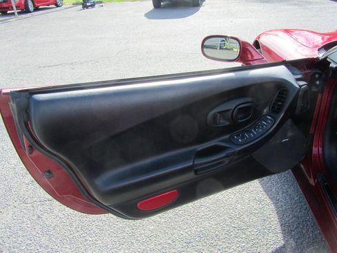 Used 2001 Chevrolet Corvette Convertible w/ Preferred Equipment Group2 image 19