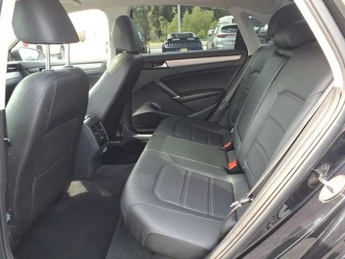 Used 2021 Volkswagen Passat 2.0T SE FWD image 18