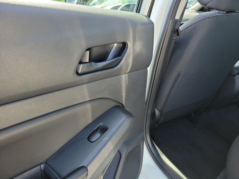 Used 2025 Nissan Altima 2.5 SV FWD image 13