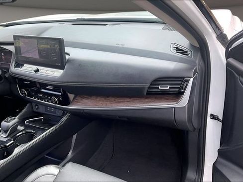 Used 2025 Nissan Rogue Platinum FWD image 15