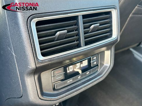 Used 2025 Volkswagen Atlas SE AWD/4WD image 34