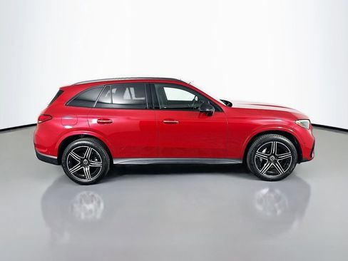 Used 2025 Mercedes-Benz GLC 300 4MATIC image 8