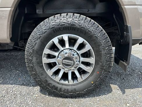 Used 2021 Ford F250 Lariat w/ Lariat Value Package AWD/4WD image 15