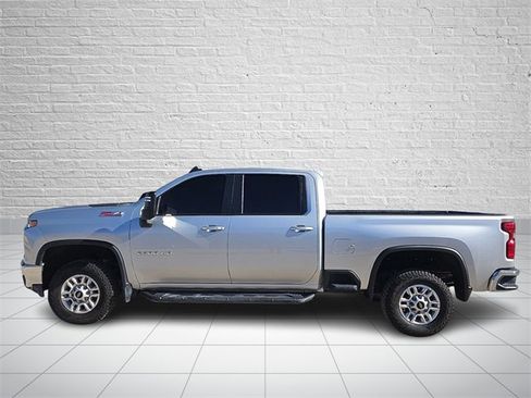 Used 2023 Chevrolet Silverado 2500 LT w/ Convenience Package image 2