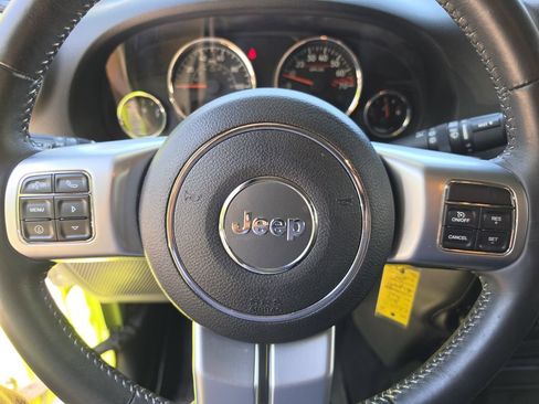 Used 2016 Jeep Wrangler Unlimited Rubicon AWD/4WD image 30