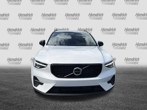 New 2026 Volvo XC40 B4 Core w/ Climate Package FWD image 3