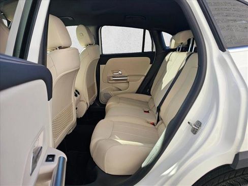 Used 2025 Mercedes-Benz GLA 250 4MATIC image 15