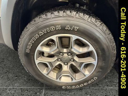 Used 2022 Jeep Cherokee Trailhawk image 24