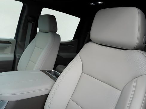 New 2026 GMC Sierra 1500 SLT image 13