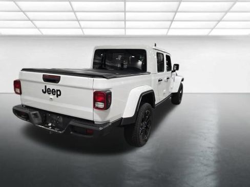 Used 2025 Jeep Gladiator Sport AWD/4WD image 5