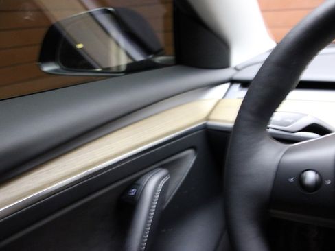 Used 2023 Tesla Model 3 Standard Range image 39