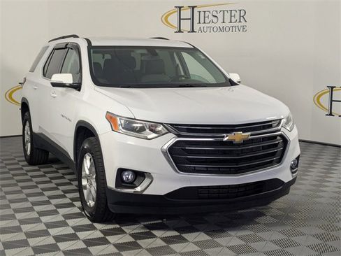 Used 2020 Chevrolet Traverse LT image 2