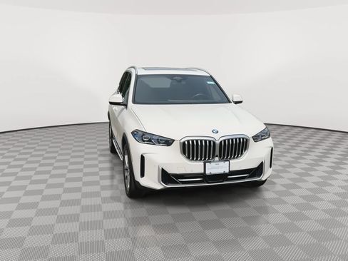 Used 2024 BMW X5 xDrive40i w/ Premium Package AWD/4WD image 3