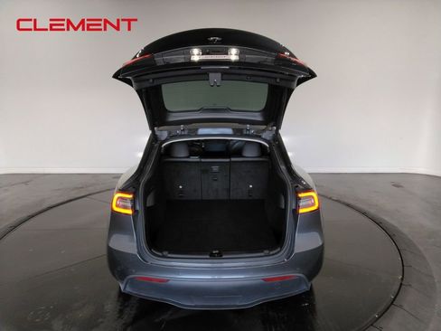 Used 2021 Tesla Model Y Long Range image 9