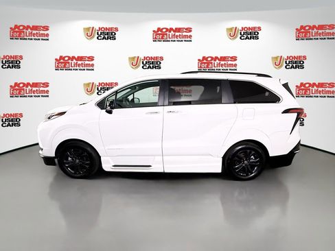 Used 2024 Toyota Sienna XSE w/ XSE Plus Package AWD/4WD image 16