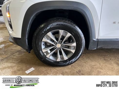 Used 2025 Chevrolet Equinox LT w/ Convenience Package II FWD image 27