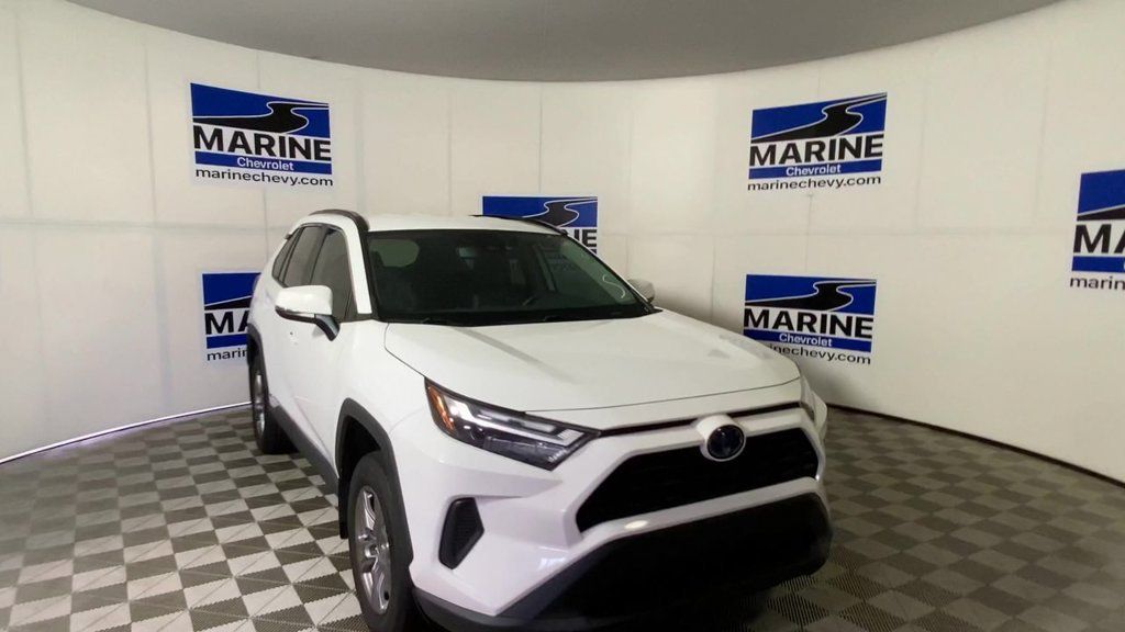 Used 2024 Toyota RAV4 XLE AWD/4WD image 4