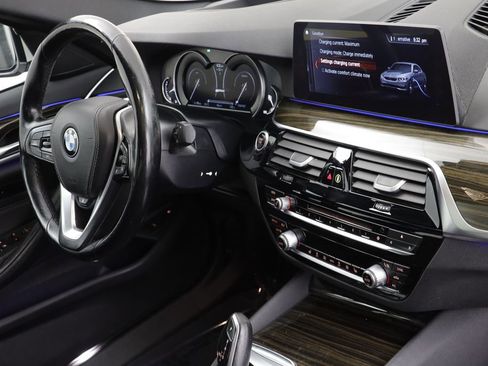 Used 2018 BMW 530e xDrive image 24