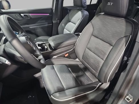 Certified 2025 Buick Enclave Sport Touring w/ Power Package AWD/4WD image 21
