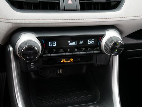 Certified 2025 Toyota RAV4 XLE AWD/4WD image 23