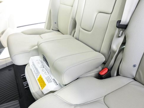 Certified 2025 Volvo XC90 T8 Plus w/ Protection Package Premier AWD/4WD image 23