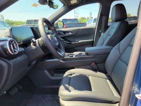 New 2027 Chevrolet Equinox LT w/ Convenience Package II FWD image 8