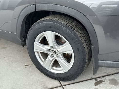 Used 2021 Toyota Highlander LE image 8