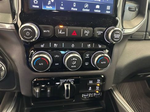 Used 2022 RAM 1500 Laramie AWD/4WD image 34
