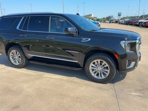 Used 2024 GMC Yukon SLT AWD/4WD image 3