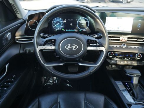 Used 2025 Hyundai Elantra Limited FWD image 34