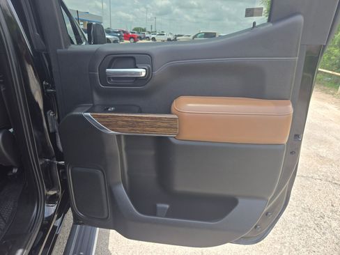 Used 2019 Chevrolet Silverado 1500 High Country w/ Technology Package AWD/4WD image 23