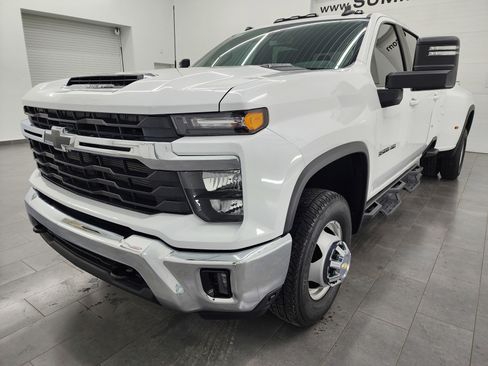 Used 2024 Chevrolet Silverado 3500 LT w/ Convenience Package image 7