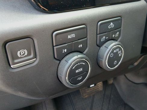 Used 2023 Chevrolet Silverado 1500 LT image 16