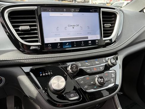 New 2026 Chrysler Pacifica Limited w/ Uconnect Theater Family Group AWD/4WD image 10