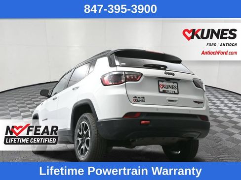 Used 2025 Jeep Compass Trailhawk AWD/4WD image 44