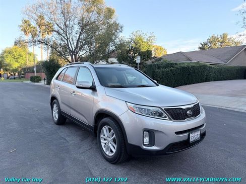 Used 2015 Kia Sorento LX image 3