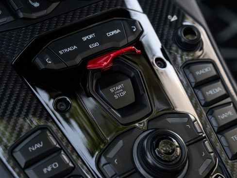 Used 2020 Lamborghini Aventador SVJ AWD/4WD image 67