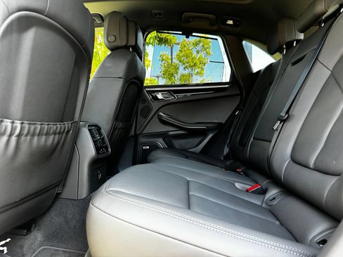 Certified 2024 Porsche Macan AWD/4WD image 34