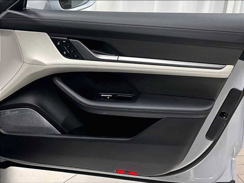 Used 2022 Porsche Taycan Turbo S image 29