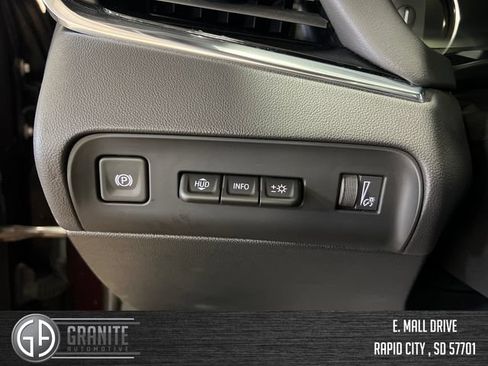 Used 2024 Buick Enclave Avenir w/ Avenir Technology Package AWD/4WD image 33