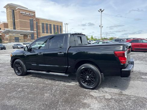 Used 2019 Nissan Titan SV w/ SV Convenience Package RWD image 4