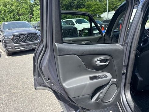 Used 2023 Jeep Renegade Latitude AWD/4WD image 35