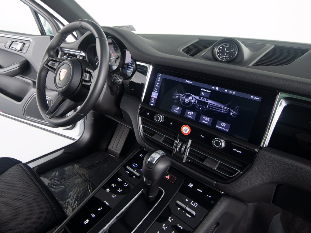 Certified 2026 Porsche Macan S AWD/4WD image 34