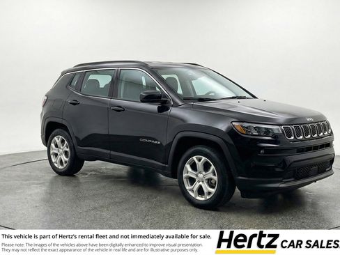 Used 2025 Jeep Compass Latitude AWD/4WD image 1